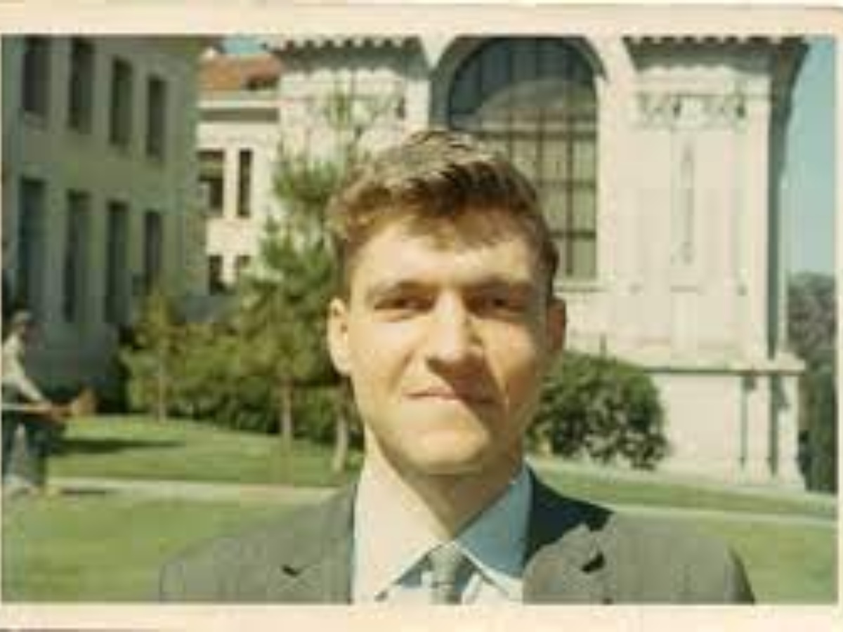 Unabomber Ted Kaczynski Found Dead in Prison: Reflecting on a Dark Legacy | Unabomber | TedKaczynski | PrisonNews | DomesticTerrorism | LegacyOfViolence | TechnologyDebate | ClosureAndReflection |
