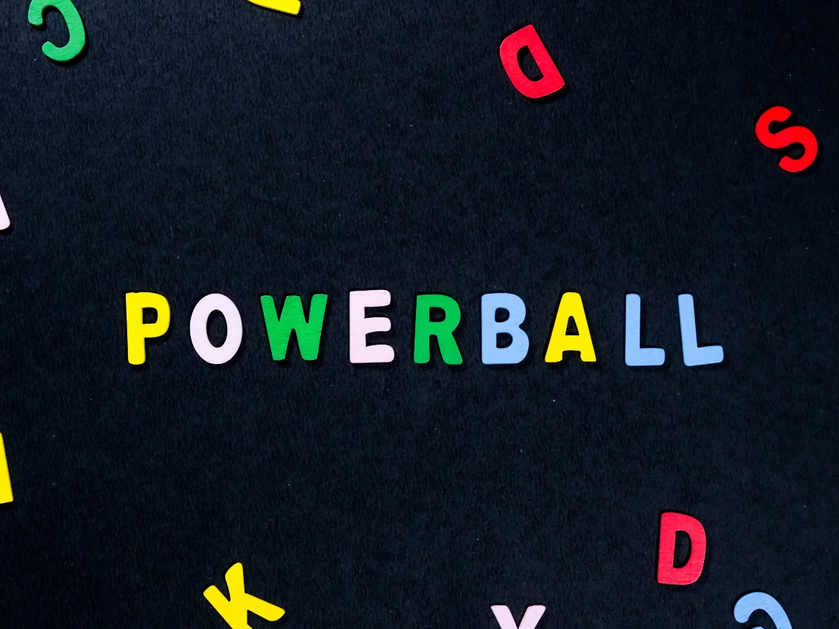Unveiling the Powerball Jackpot: Dreams of Unimaginable Wealth and the Pursuit of Fortunes | Powerball | Jackpot | Wealth | Lottery | DreamsComeTrue |